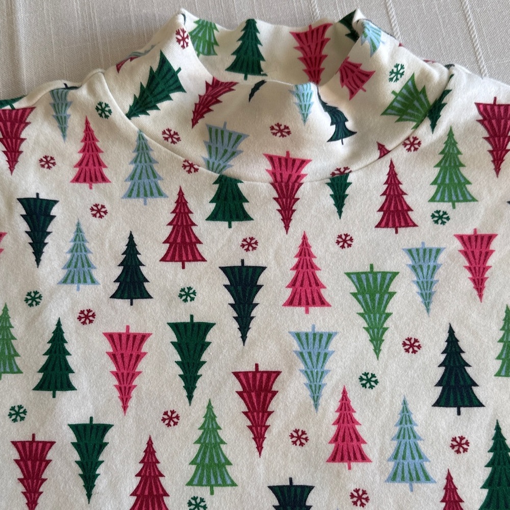 Women’s holiday mock turtleneck. New without tags. Extra large.